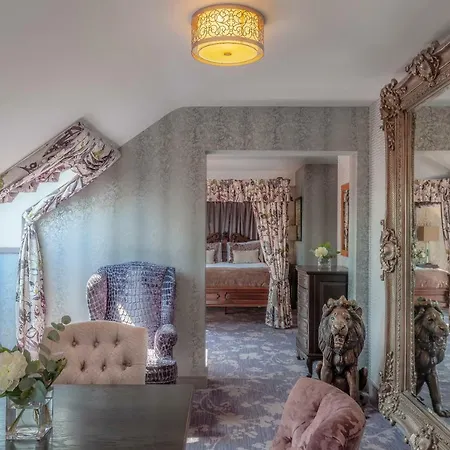 Hotel Clontarf Castle