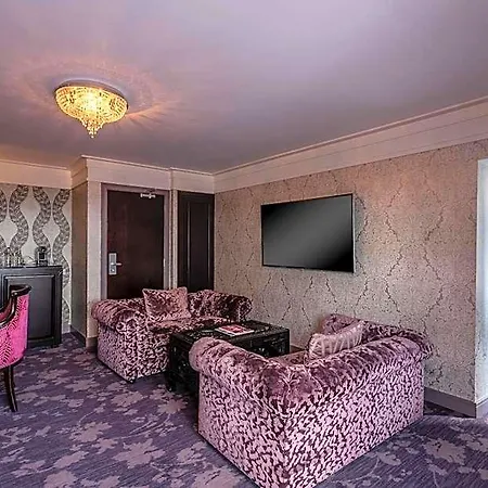 Hotel Clontarf Castle