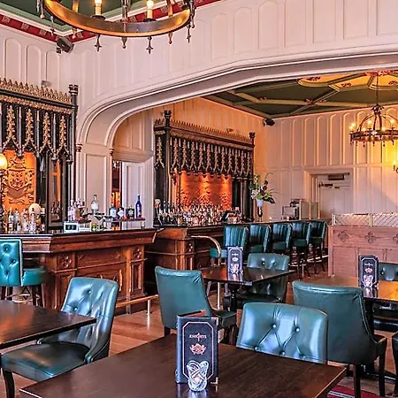 Hotel Clontarf Castle