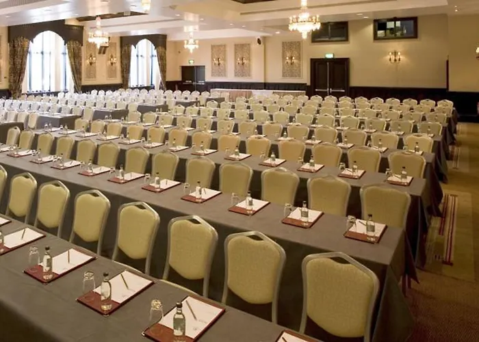 Clontarf Castle מלון 4*