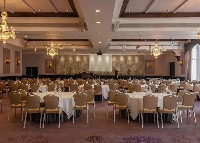 Clontarf Castle מלון 4*