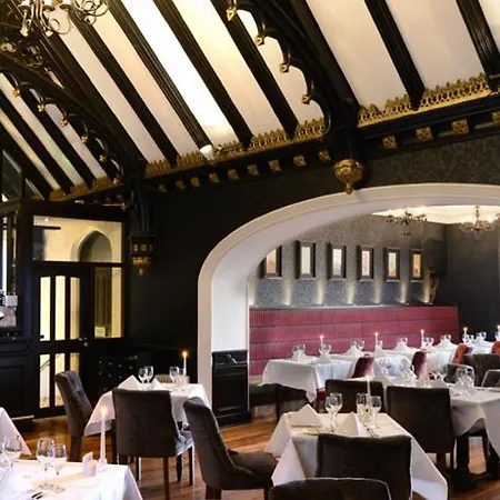 מלון Clontarf Castle 4*