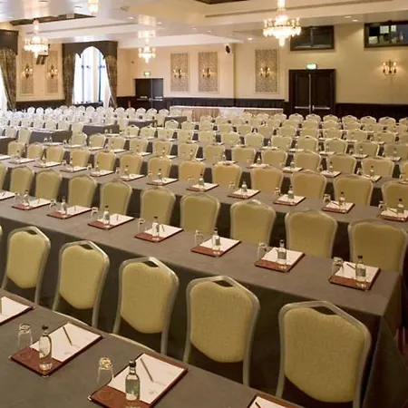 Clontarf Castle מלון 4*
