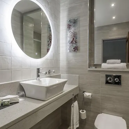 Clontarf Castle מלון 4*