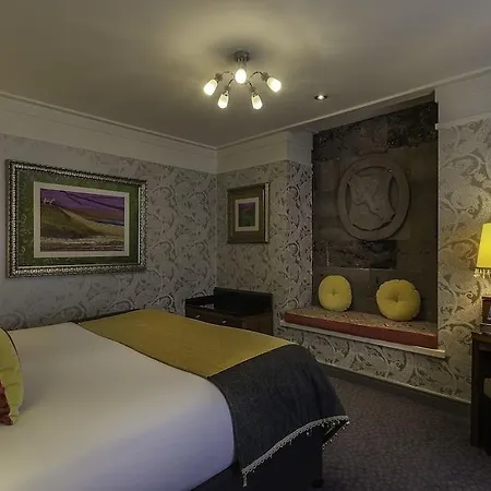 Clontarf Castle מלון 4*