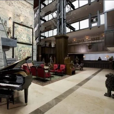 Отель Clontarf Castle