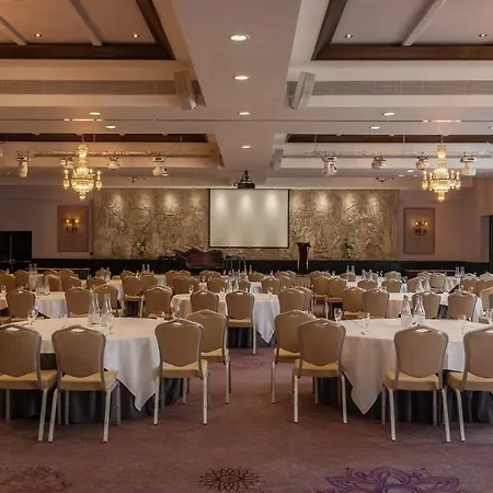 Clontarf Castle מלון 4*